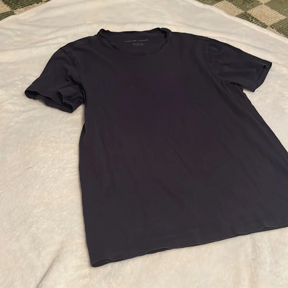 Everlane uniform navy crewneck T-shirt - Picture 2 of 3